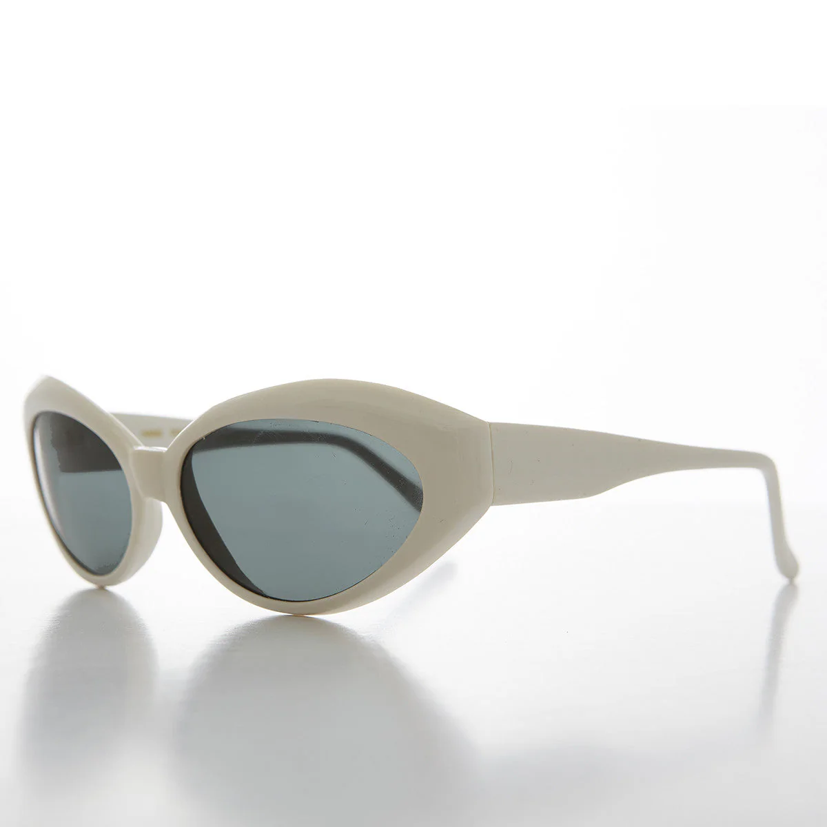 90s Curved Cat Eye Sunglass Retro with Glass Lens - Flo - Image 4