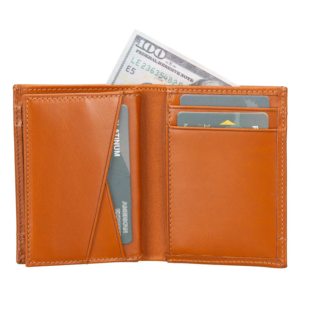 Airmaka Leather Card Holder With Airtag Slot - Image 3