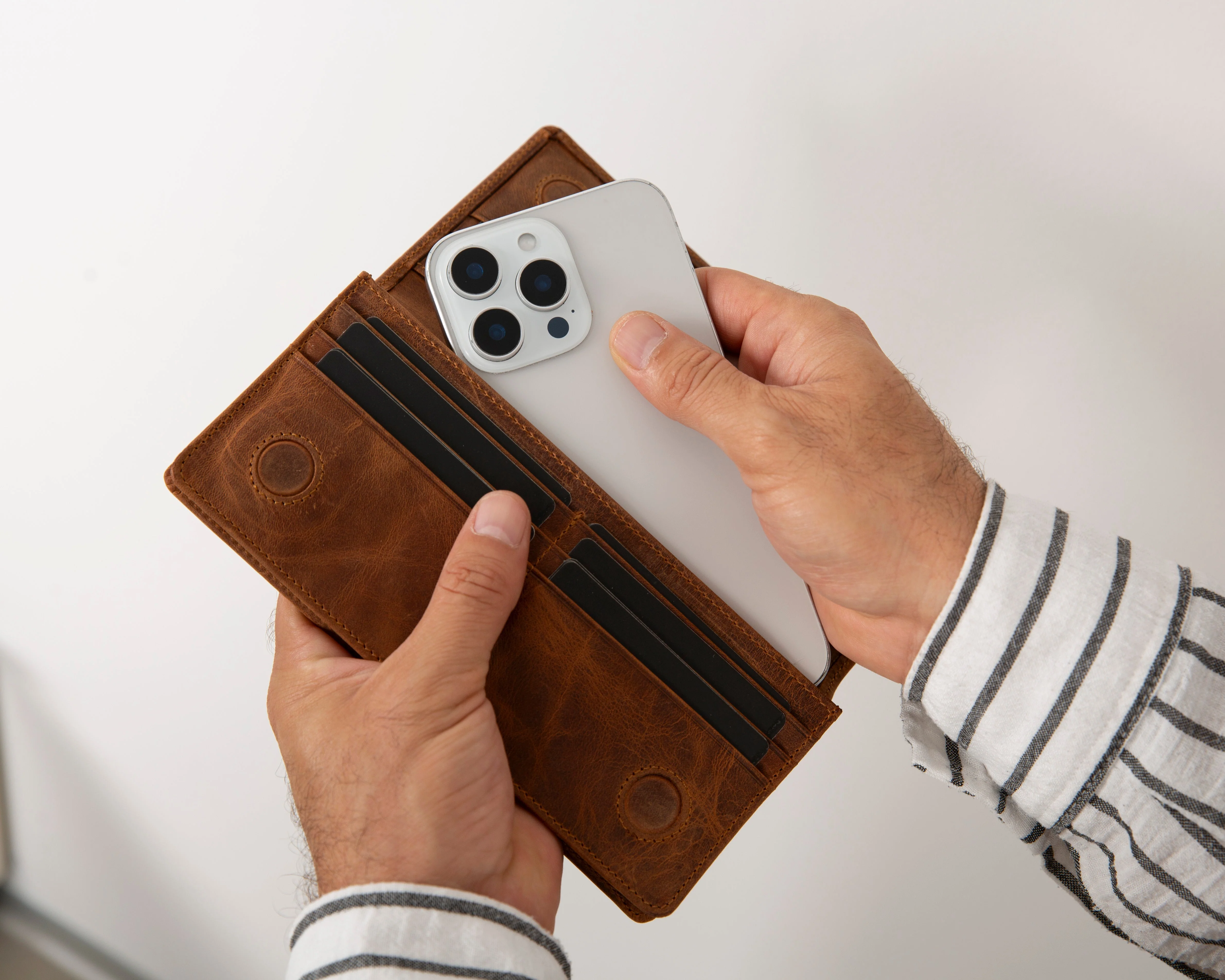 Aura Leather Universal Wallet - Image 38