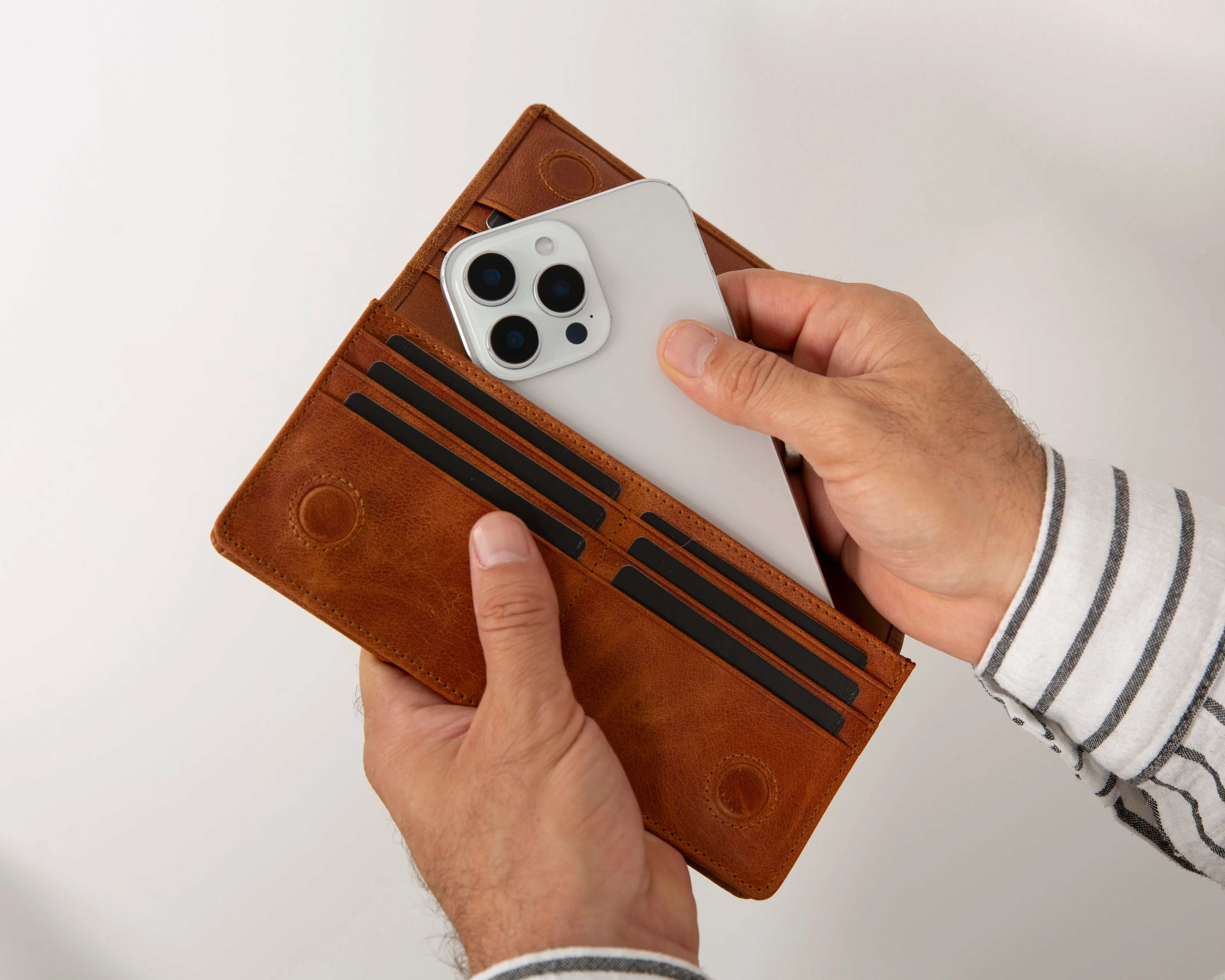 Aura Leather Universal Wallet - Image 48