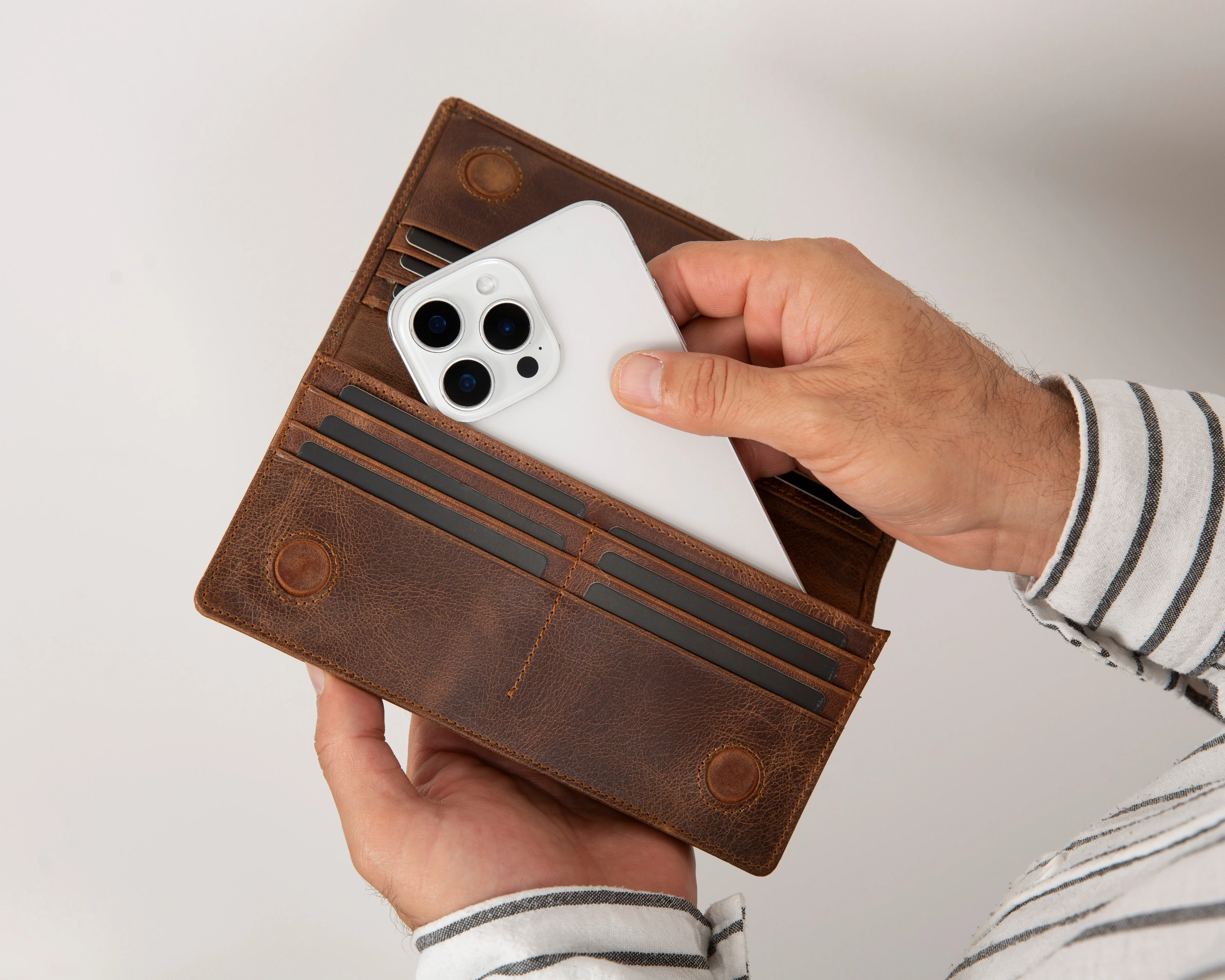 Aura Leather Universal Wallet - Image 60
