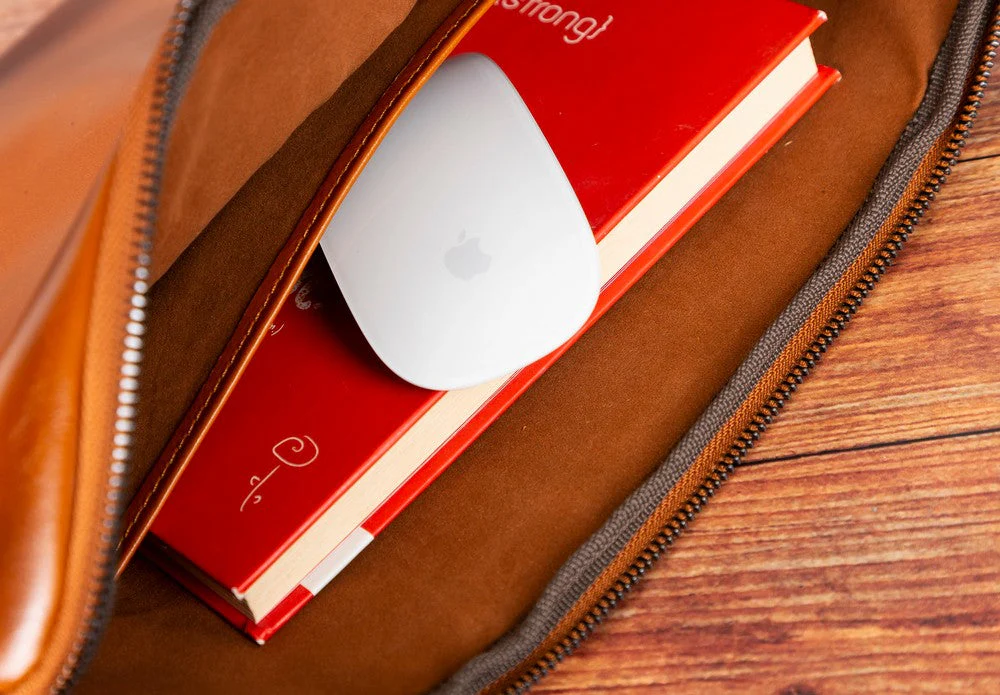 Awe Slim Leather Laptop / Tablet Bag - Image 35