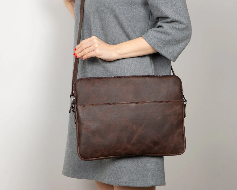 Awe Slim Leather Laptop / Tablet Bag - Image 43