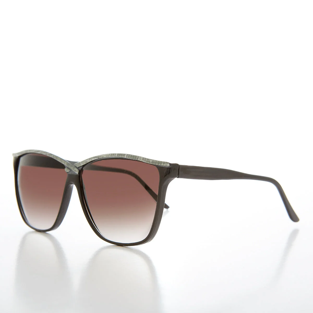 Classic Full Coverage Women's Sunglasses - Mitzy - Image 4