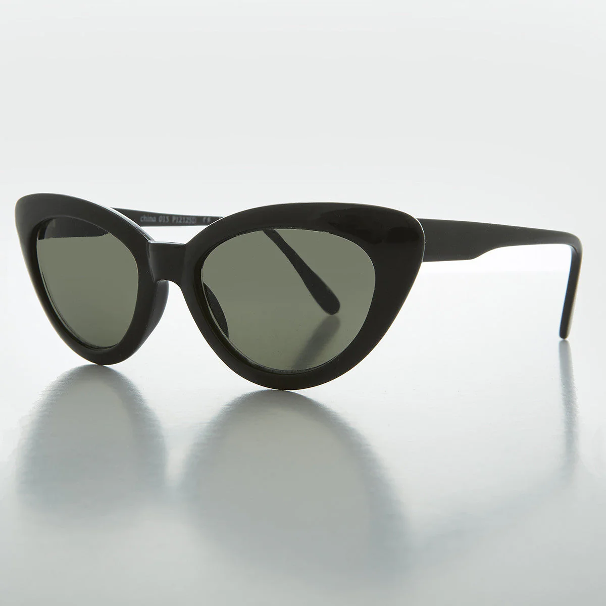 Classic Retro Cat Eye Vintage Sunglass - Greta - Image 2