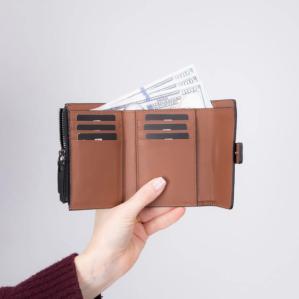 Elba Leather Women's Wallet - Image 25