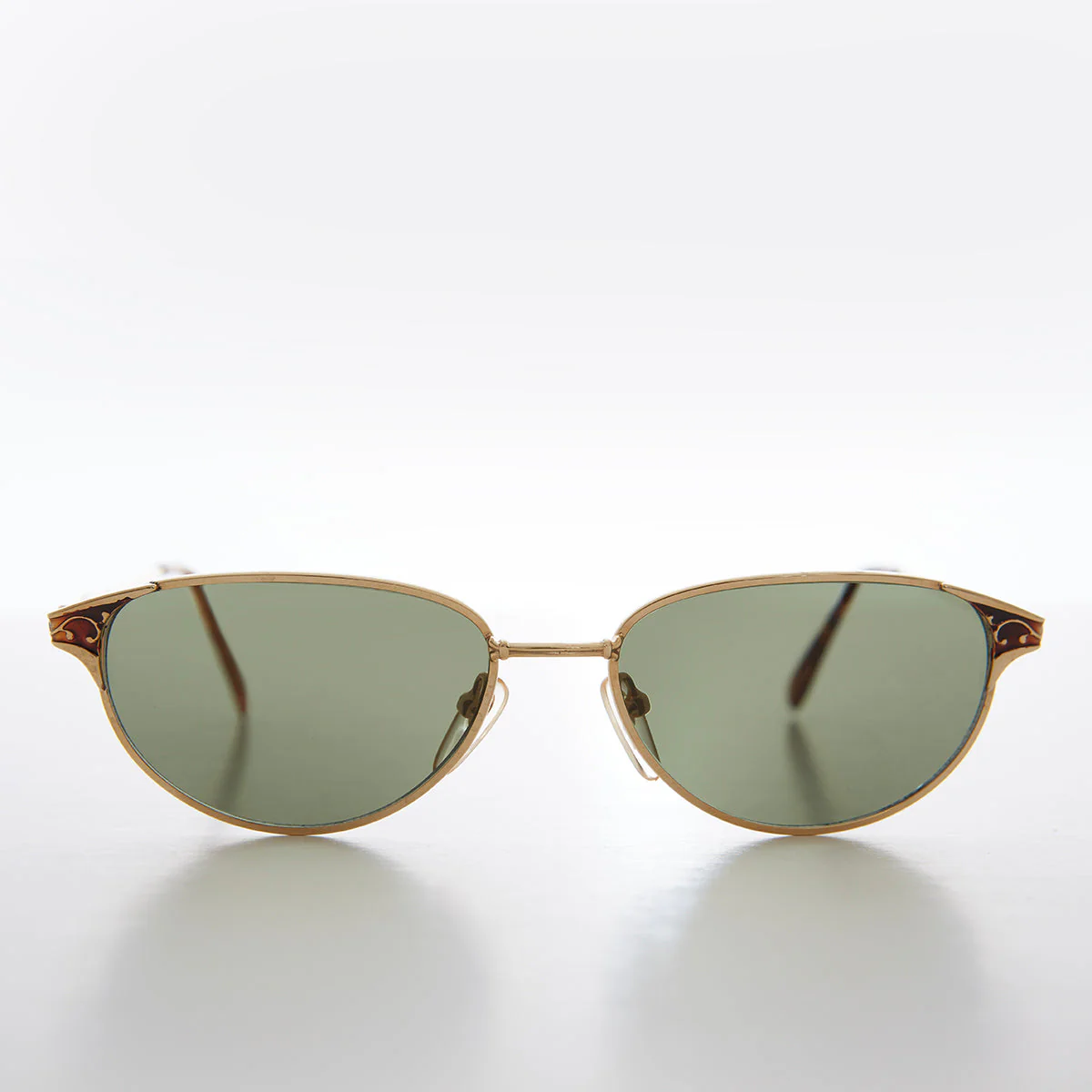 Elegant 90s Gold Sunglasses - Puck