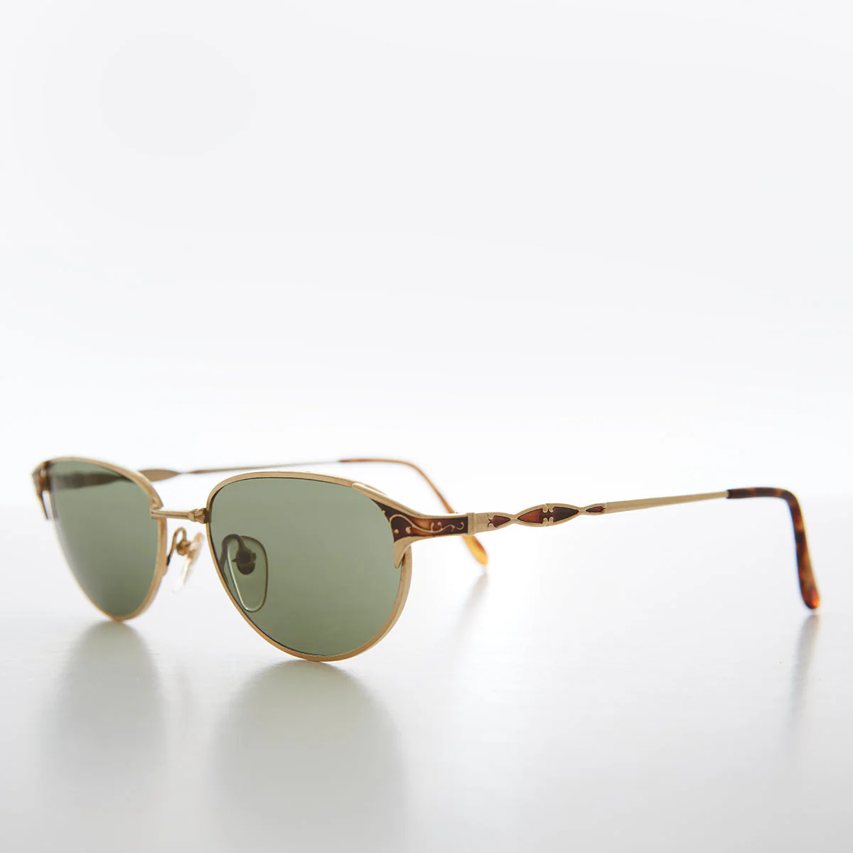 Elegant 90s Gold Sunglasses - Puck - Image 2