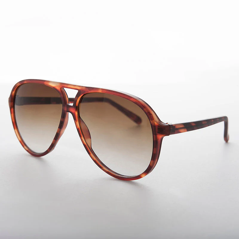 Large Frame Pilot Vintage Sunglass with Gradient Lens - Champ - Image 2