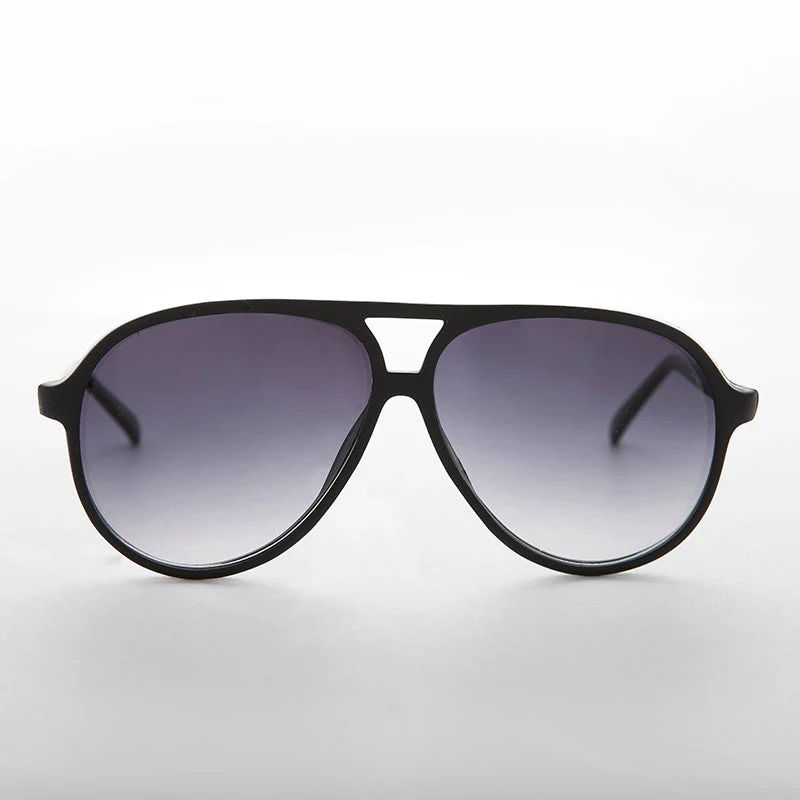 Large Frame Pilot Vintage Sunglass with Gradient Lens - Champ - Image 3