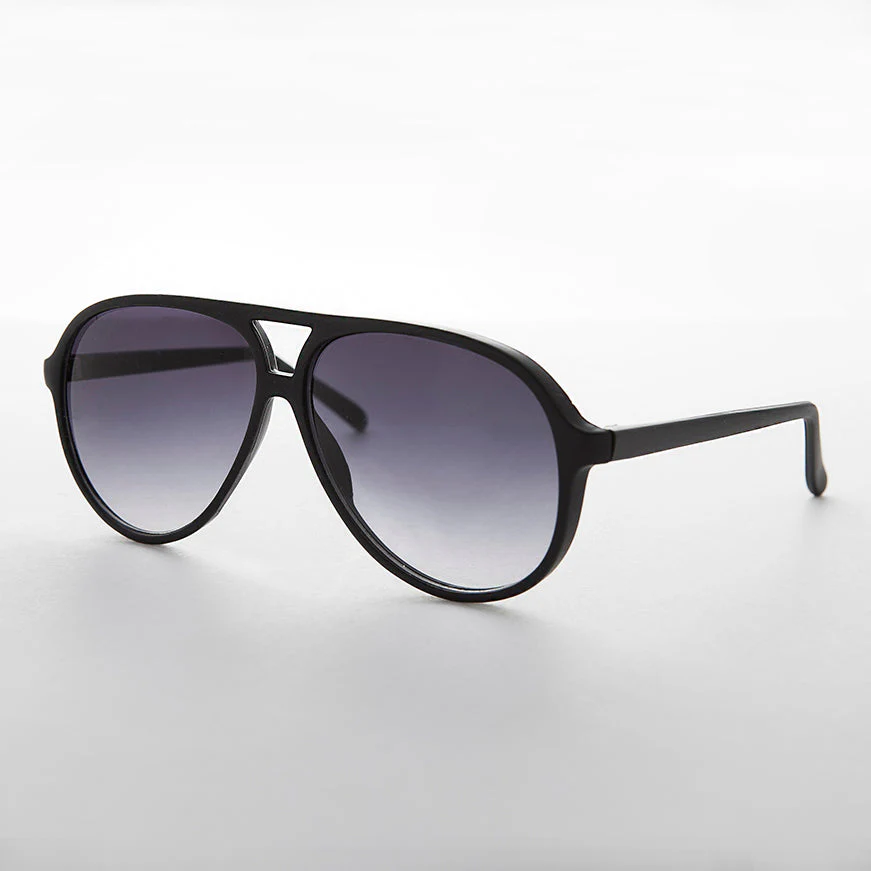 Large Frame Pilot Vintage Sunglass with Gradient Lens - Champ - Image 4