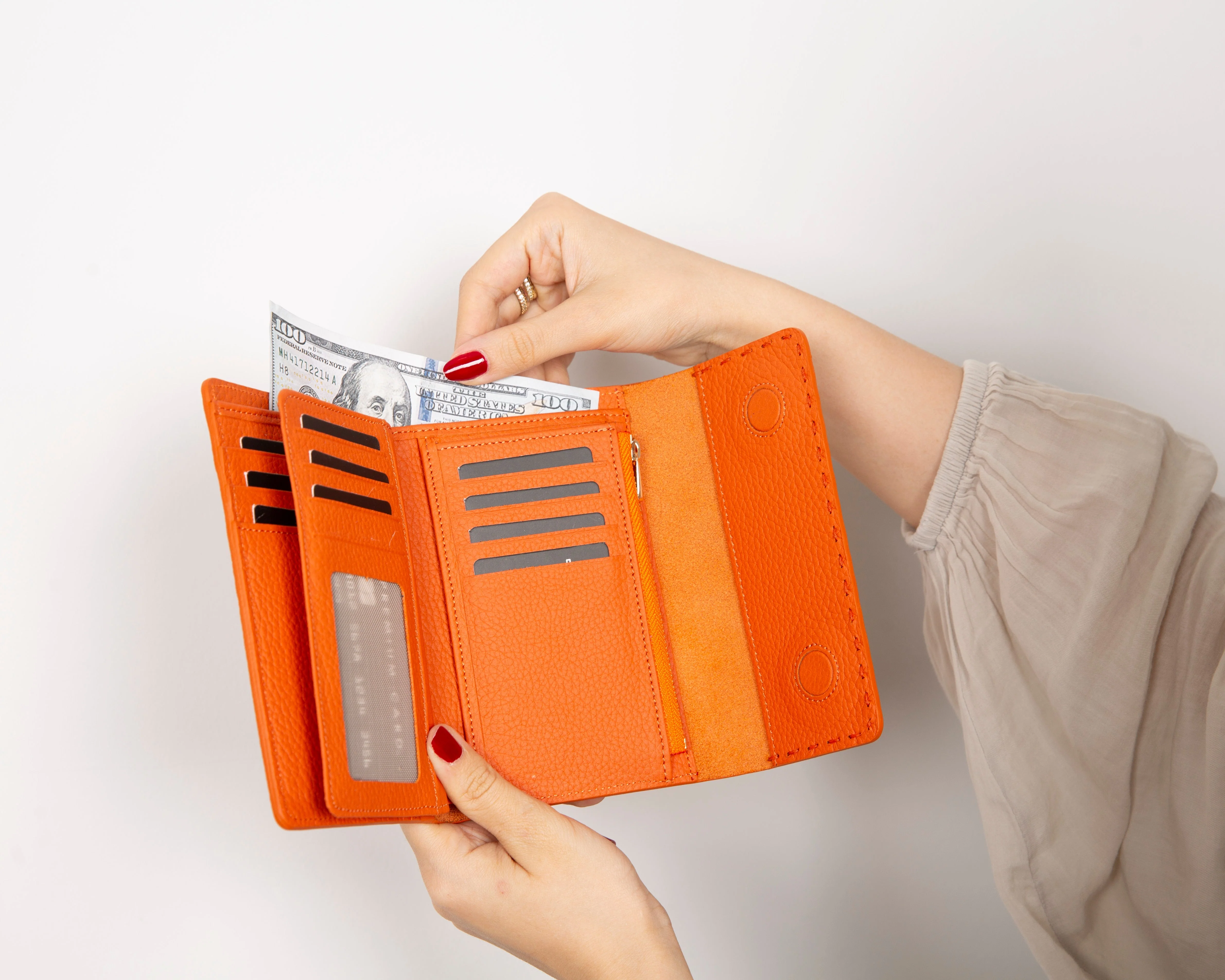 Linea Leather Women's Wallet - Image 2
