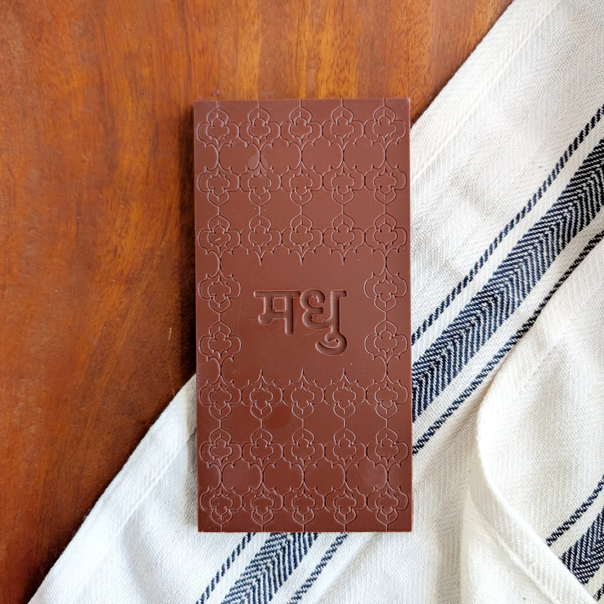 Madhu Chocolate Saffron Milk - 45% Cacao Chocolate Bar - Image 2