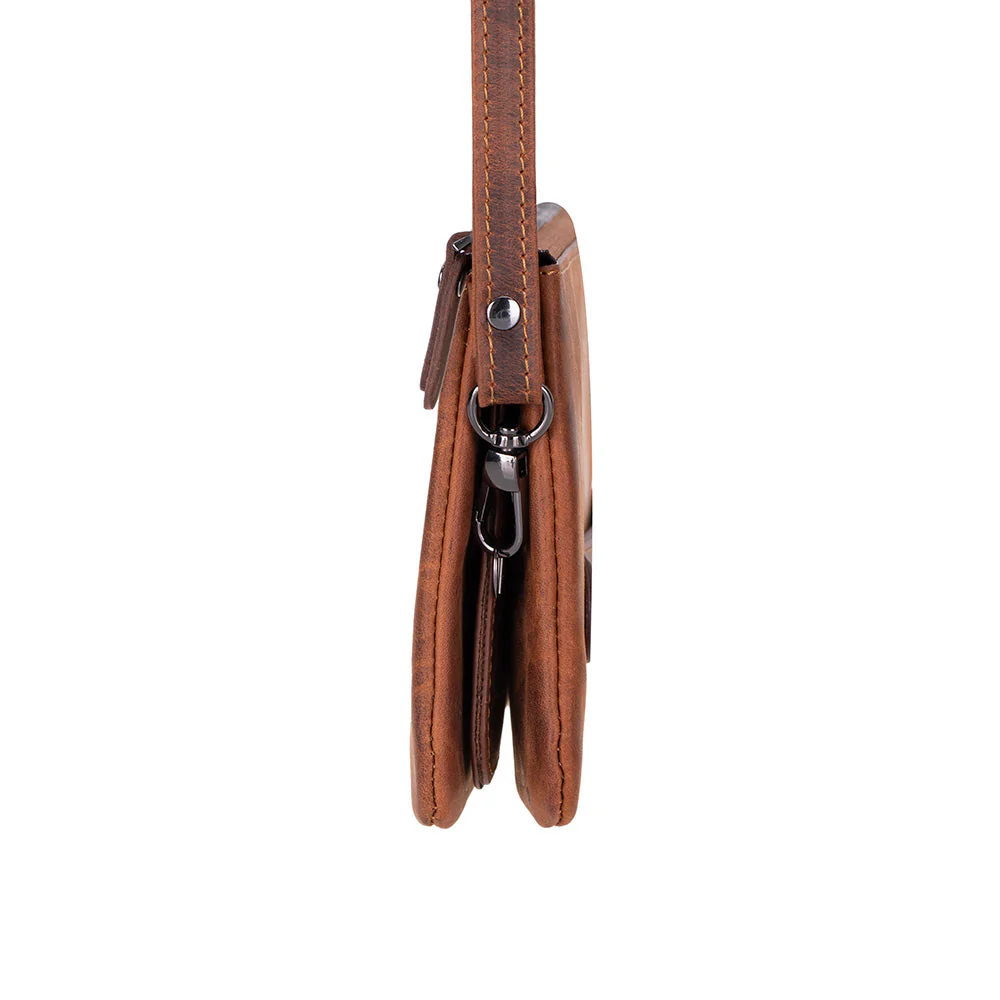 Majeste Leather Clutch Bag - Image 21