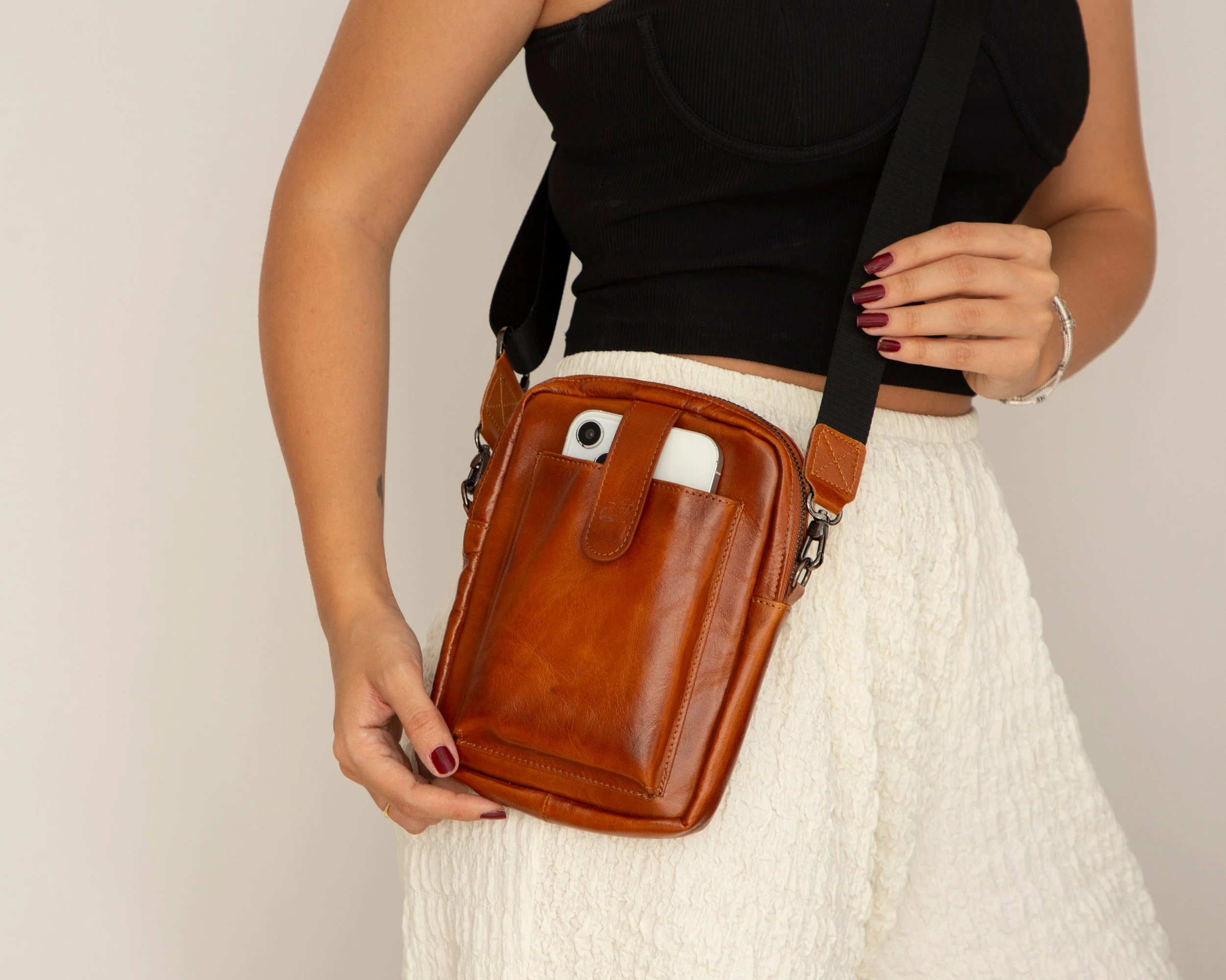 Pisa Leather Crossbody Bag - Image 17