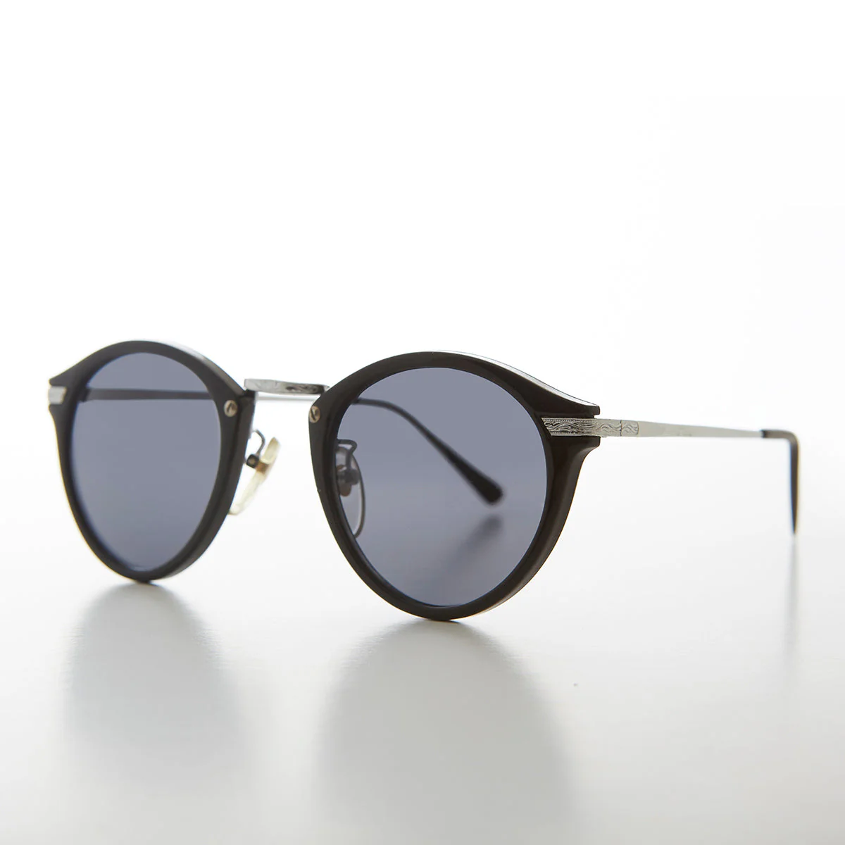 Round P3 Vintage Sunglass - Morris - Image 2
