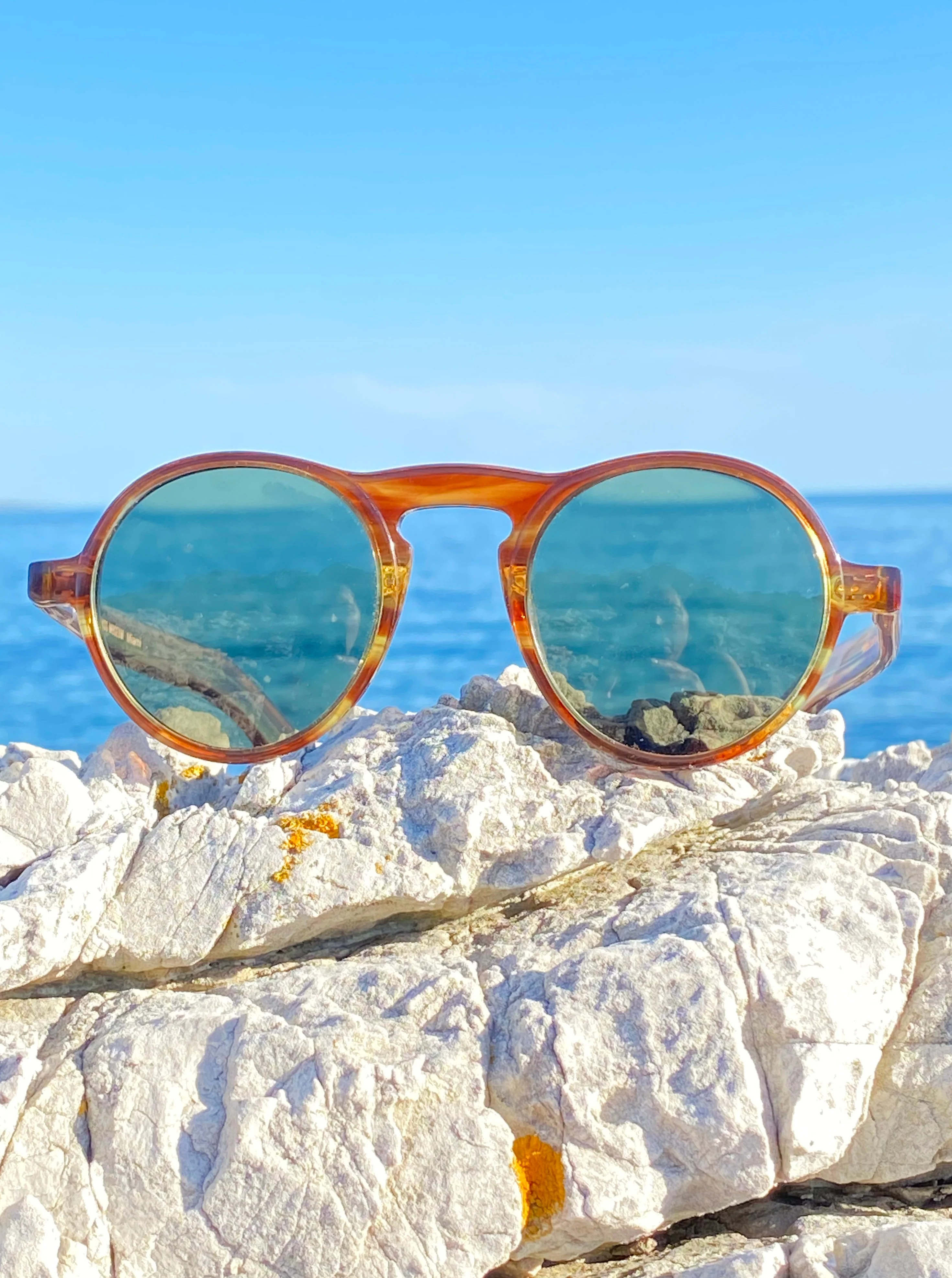 Round Retro Sunglass with Polarized Lens - Miami - Image 11
