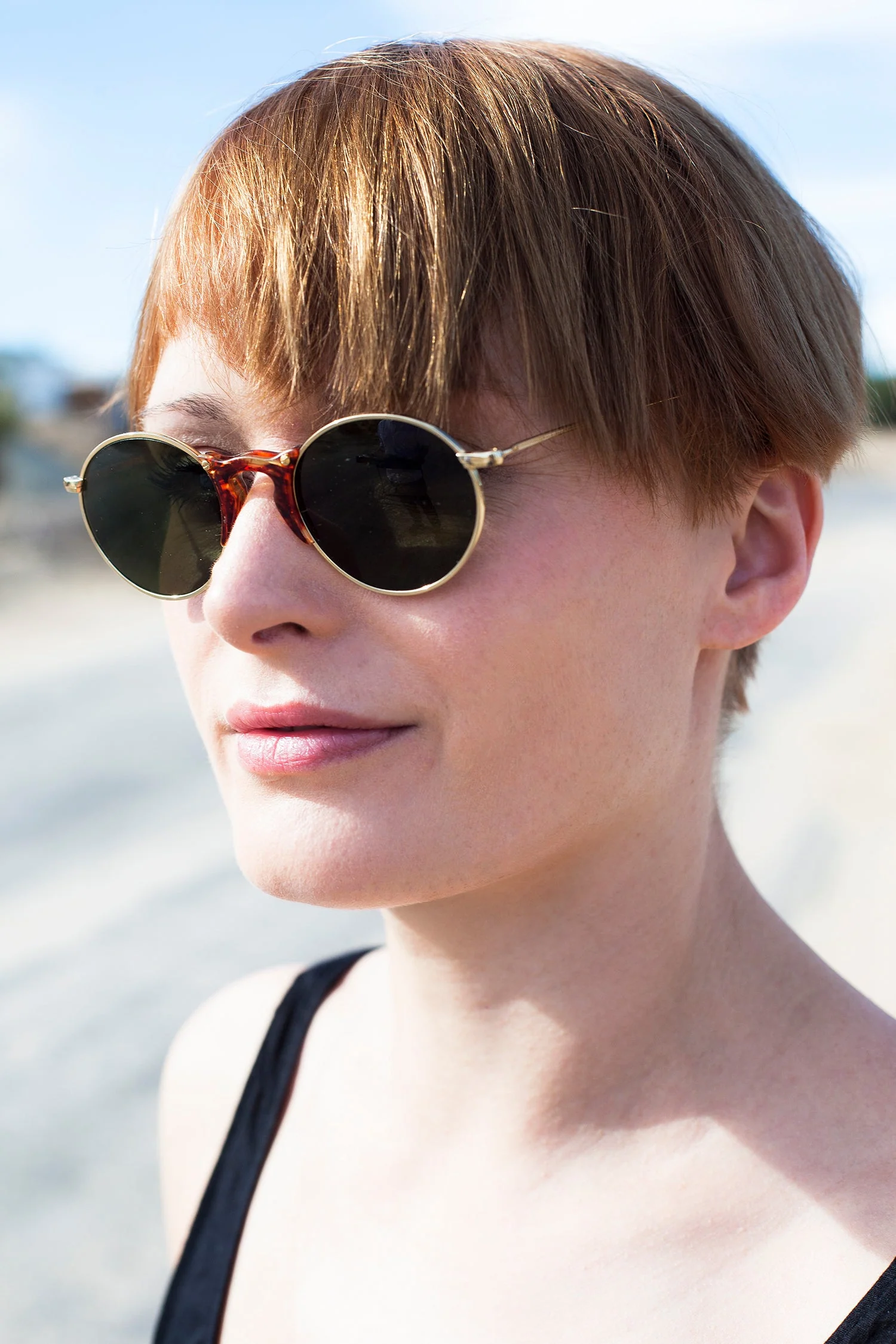Round Unique Keyhole Bridge Vintage Sunglass - Ziggy - Image 5