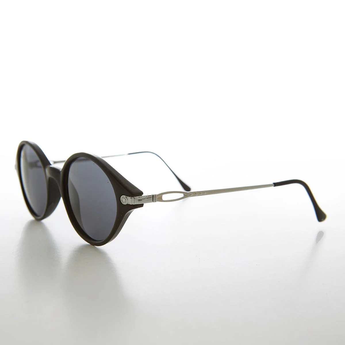 Simple Oval 90s Unisex Sunglass - Binxy - Image 2