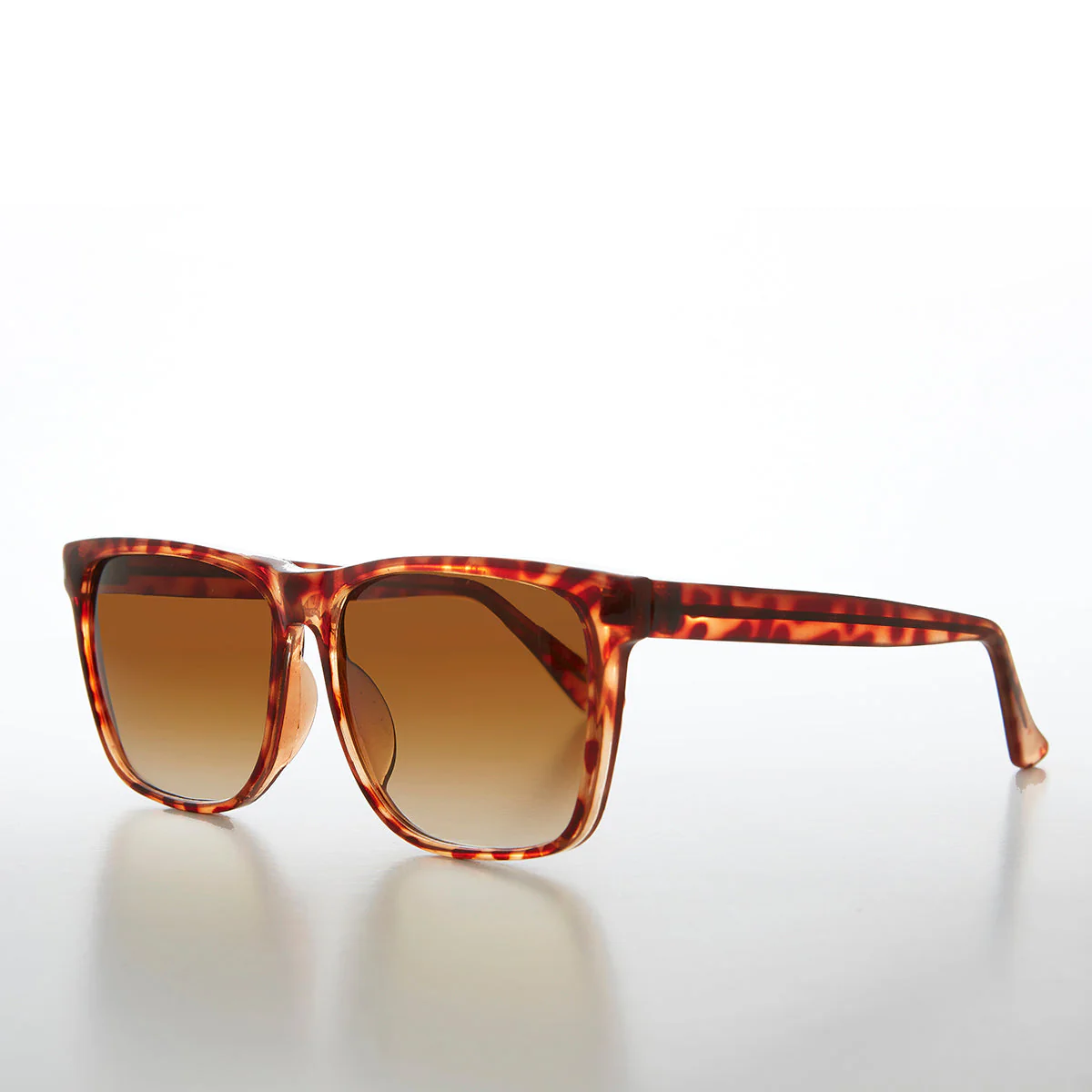 Simple Wide Square Vintage Tortoise Sunglass - Bay - Image 2