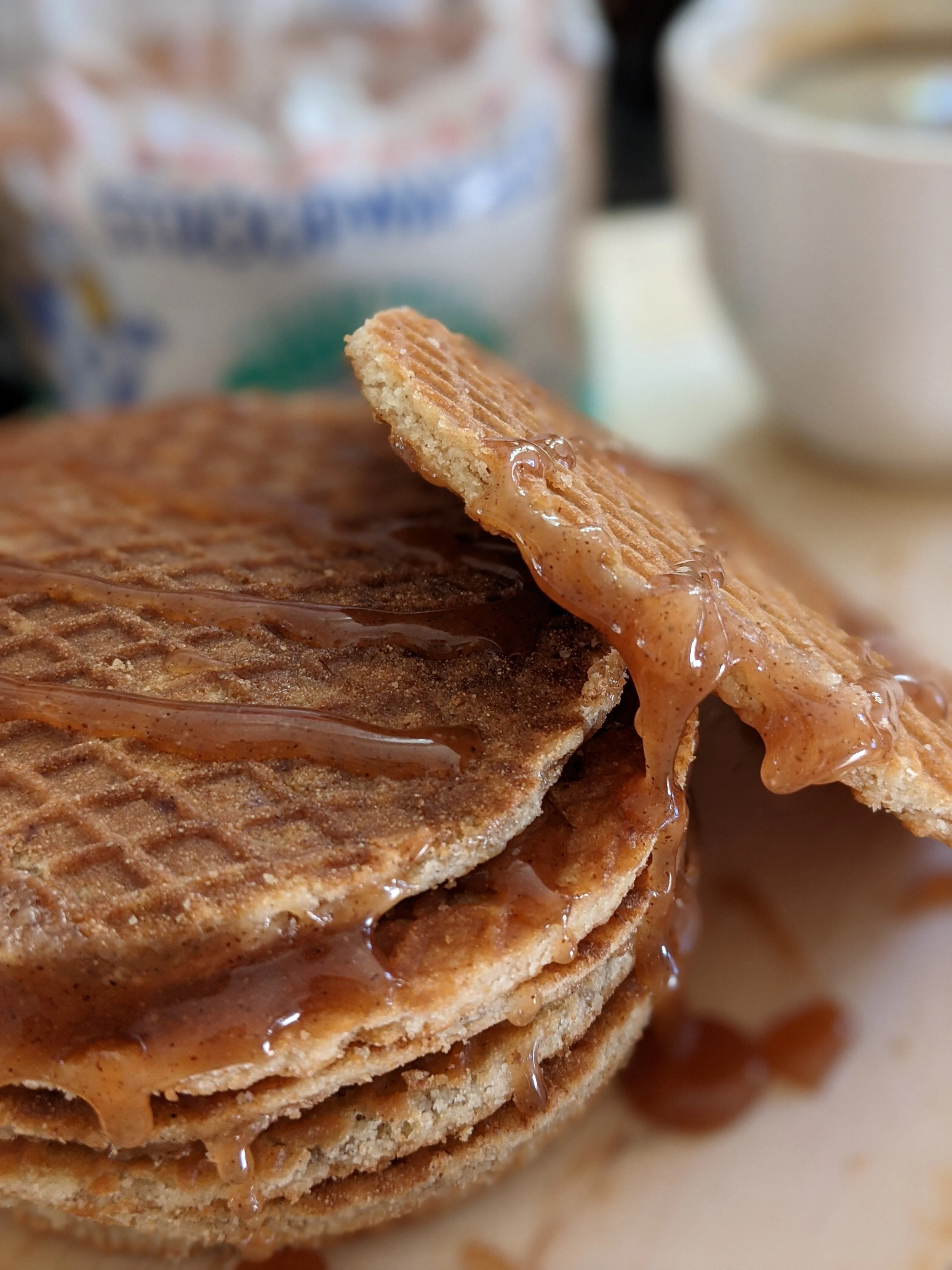 Stroop Club Coffee Caramel Plant Based and Organic Stroopwafels Box - 12 packs x 2-pack case - Image 3