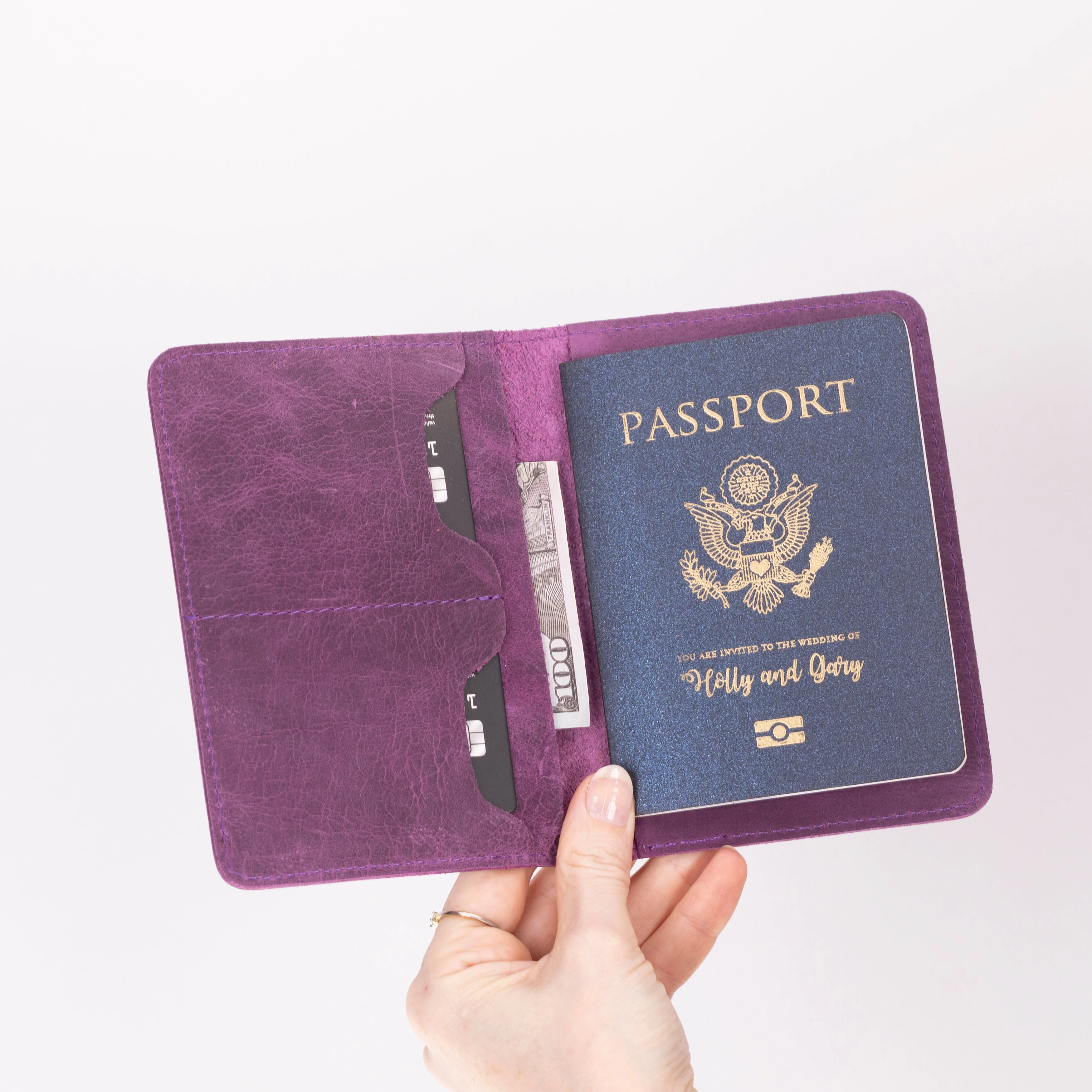 Viaggio Leather Passport Wallet - Image 22
