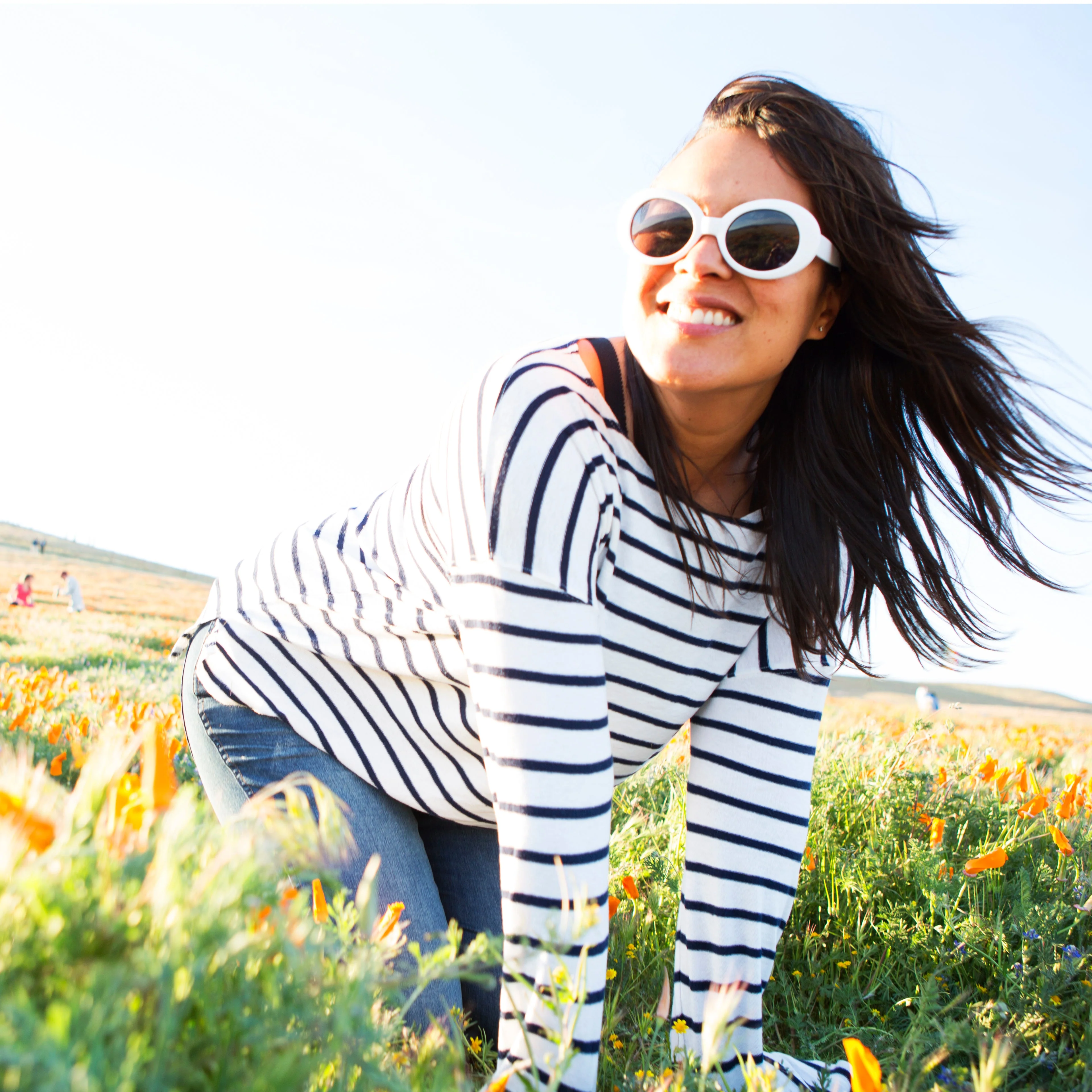 White Cat Eye Oval Clout Sunglass - Kurtis - Image 3