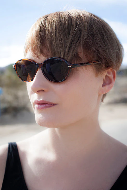 Women's Large Oval Glamour Vintage Sunglass - Alma - Image 3